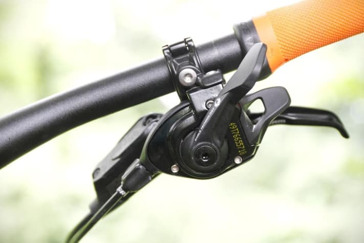   If you ride Sram brakes, the shift lever of the NX Eagle sits on the clamp via the Matchmaker X mount.