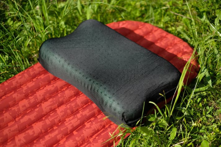   The visco-elastic foam core itself is protected by a fine mesh cover. The recess for the back sleeper's head can be seen in the centre.