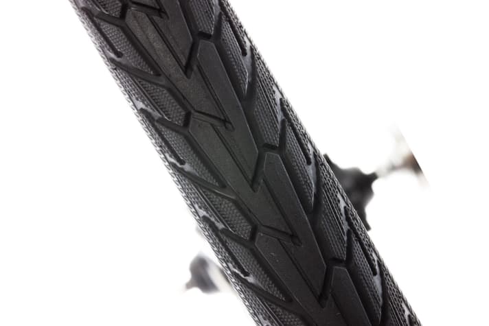 <a href="http://www.schwalbe.com/" target="_blank" rel="noopener noreferrer nofollow">Schwalbe</a> Green Compound - Green Award Because the best-selling Road Cruiser tyre is equipped with a new tread made of natural rubber and recycled rubber materials, its production consumes less energy and raw materials.  Jury statement: "With the Green Compound, Schwalbe is setting a new standard in the use of recycled materials. It is an important step towards sustainability when existing products that are sold thousands of times are produced in a greener and more environmentally friendly way. This means that even used rubber gloves or door seals can be reused.