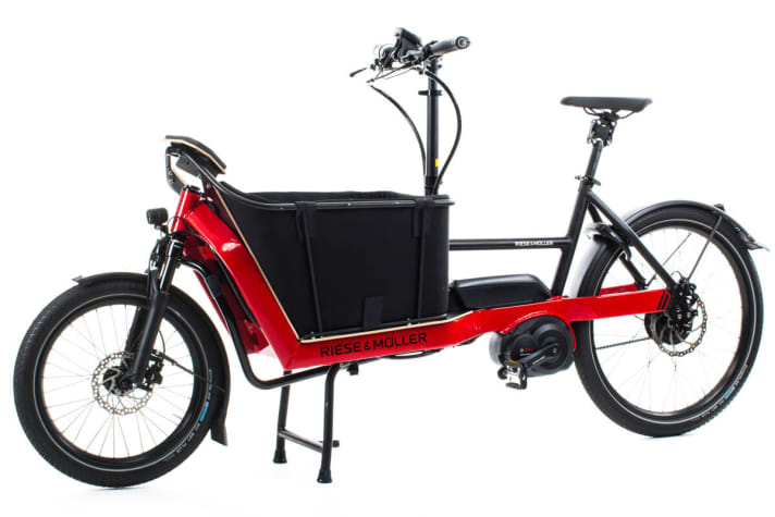 <a href="http://www.r-m.de/" target="_blank" rel="noopener noreferrer nofollow">Riese & Müller</a> Packster 40 - Crossover eCargo Bike Slim, compact and full of details. The cargo area features a belt system with integrated child seat. The freighter weighs less than 30 kilos and goes a long way with optional dual-battery technology.  Jury statement: "This smaller version of the Packster is a very good solution for us. The Packster is ideal for women who find normal cargo bikes too unwieldy. The frame architecture is also very tidy. When transporting children, it's nice to have eye contact with the little passenger.