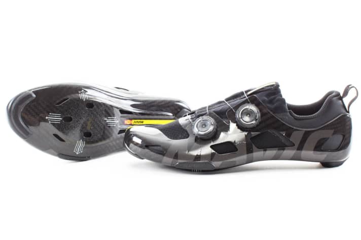 <a href="http://www.mavic.com/" target="_blank" rel="noopener noreferrer nofollow">Mavic</a>  Comete Ultimate   Ein Hauch von nichts.  Jury Statement: Dieser Fahrradschuh ist in allen Belangen ein High-End-Produkt, das noch nie da gewesen ist. Dank des Vollcarbon-Außenschuhs ist er extrem steif, gleichzeitig aber sehr angenehm zu tragen.