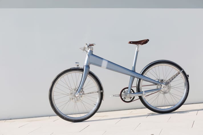 AWARD WINNER - COLEEN Manufacturer: COLEEN - Jury Statement: We liked the chic retro design of this pedelec at first glance. The Coleen is equipped exclusively with high-quality components that blend elegantly into the overall picture.