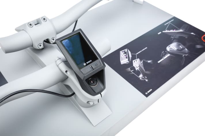 AWARD WINNER - Kiox Manufacturer: Bosch - Jury statement: The simpler the control unit, the better. Bosch has implemented this principle very well. The associated display is nicely positioned in the centre of the handlebar and can be easily removed thanks to its magnetic attachment.