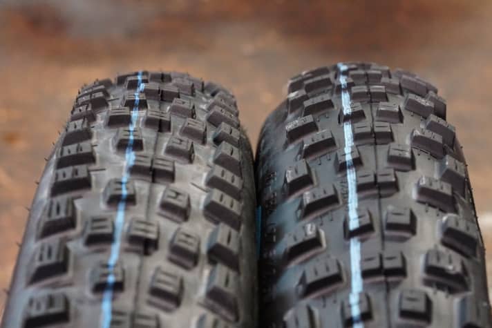   Die klare Kante aus massiveren Seitenstollen sollte dem neuen Schwalbe Nobby Nic (links) in Kurven mehr Führung geben.