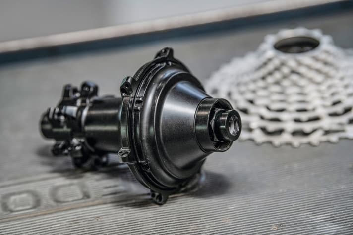 The Classified drivetrain is fitted as standard in gravel bike models such as the Rose Backroad and Ridley Kanzo Fast. It can also be retrofitted. Price: from 1399 euros.