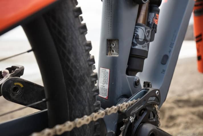   The TM model comes ex works with a chain guide. However, there is also a front derailleur mount for 2x drivetrains in the seat stay.