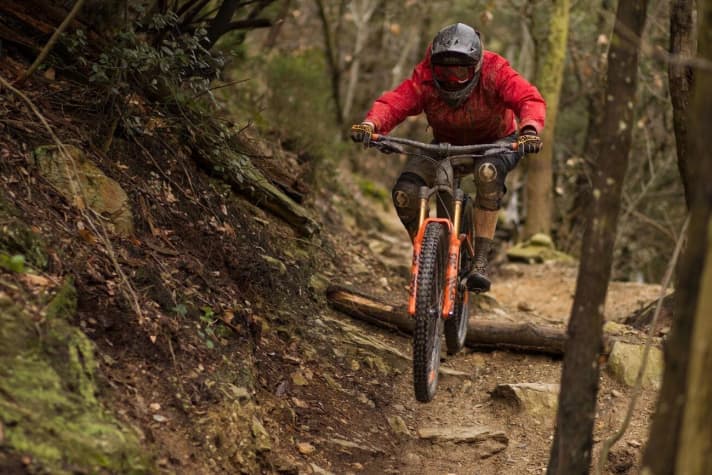   The practical test in Finale Ligure was rainy, but conclusive. The new Cube Stereo 150 is not intimidated by big steps and steep trails.