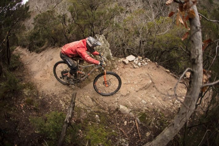   Auf den fiesen Steinpassagen des Little-Champery-Trails war das Fahrwerk des neuen Cube Stereo 150 TM gefragt.