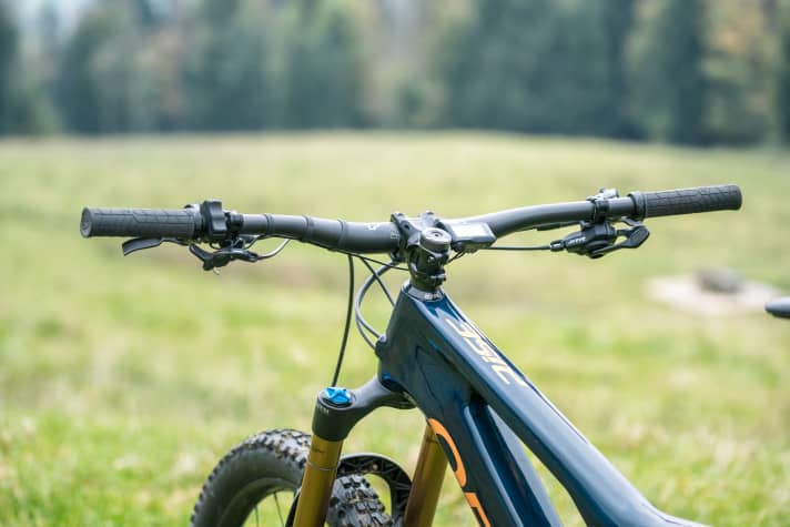   Our test bike was equipped with the classic EP8 cockpit, i.e. EP8 shifter and EP8 display.