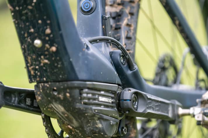   Das Kabel für den Speedsensor wird mit Liebe zum Detail an der Hülle entlanggeführt.