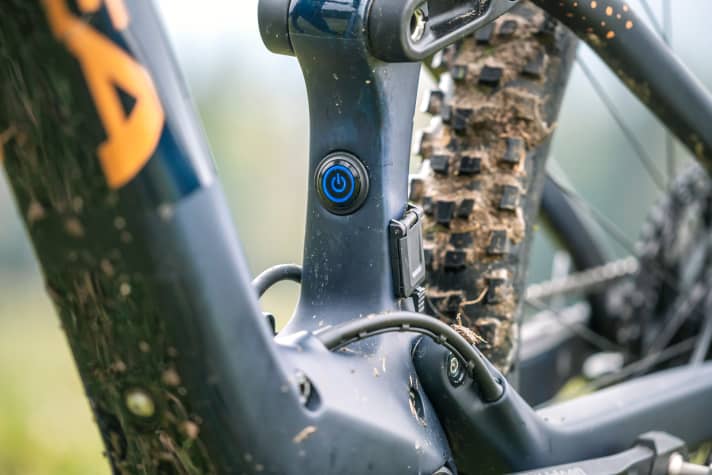   The On switch is of high quality and is neatly integrated into the seat tube, but quite low.