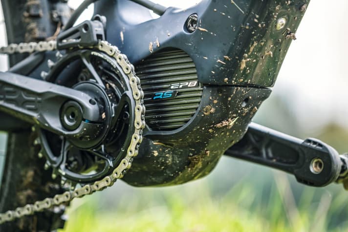   Die aufgeklebte Vignette „RS“ zeigt’s an: Im Orbea steckt eine spezielle Version des Shimano EP8. Der Motor liefert maximal 60 Newtonmeter.