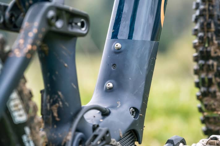   The main frame easily accommodates a bottle cage. If desired, this can also accommodate the optional range extender (252 Wh, 1.4 kg according to the manufacturer). Unfortunately, this setup was not yet available at the time of the presentation.