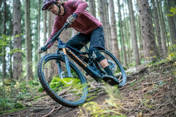   Agil, augewogen, natürlich: Bei unseren ersten Runden im Bikepark Samerberg auf dem Orbea Rise konnte uns das Bike durchaus begeistern. Draufsetzen und wohlfühlen!
