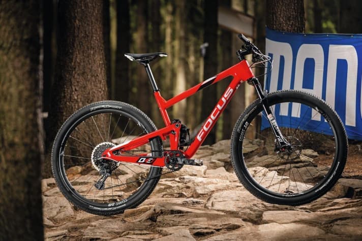    Focus O1E Max Team: 10,0 kg / 103/109 mm / 29 Zoll – 7999 Euro.