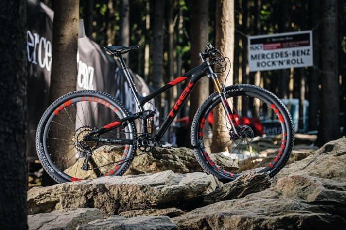   Trek Top Fuel 9.9 Race Shop Ltd: 10,1 kg/ 101/122 mm / 29 Zoll – 9599 Euro.