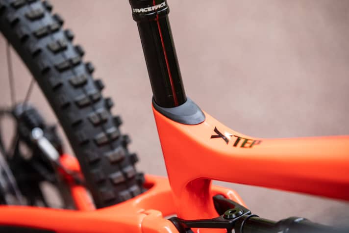   The Xtep embodies attention to detail. Even the seat clamp is integrated into the seat tube.