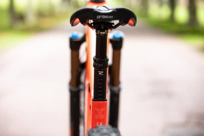   At the touch of a button, the Race Face Affect dropper post moves down by 150 millimetres.