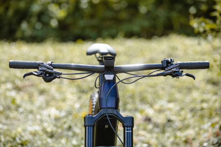   Pleasing to the eye: the tidy cable routing of the control centre.
