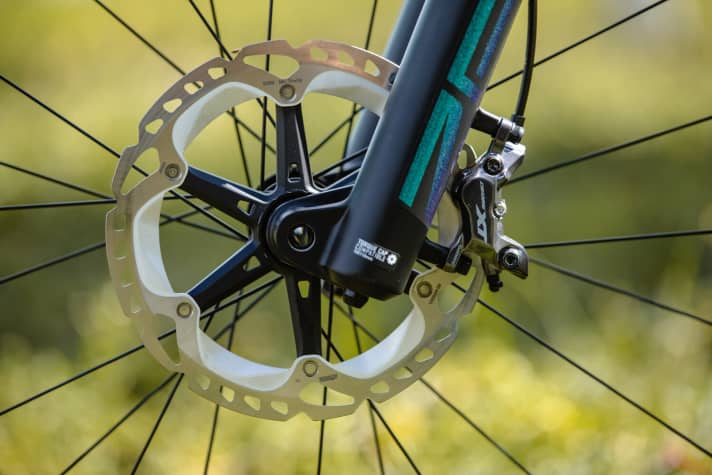   200 mm brake discs paired with four-piston brakes deliver plenty of power.