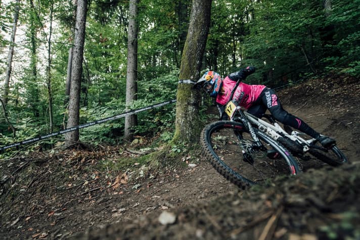   Although Myriam Nicole was within striking distance of Nina Hoffmann for a long time, she tore herself up in one of the lower bends. Fourth place in the end.