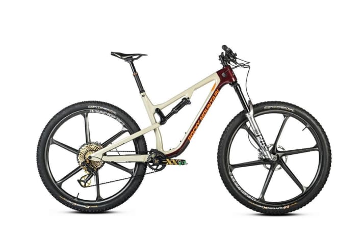   The high-end bike: 11.08 kg ⁄ 5920 euros + 7201 euros