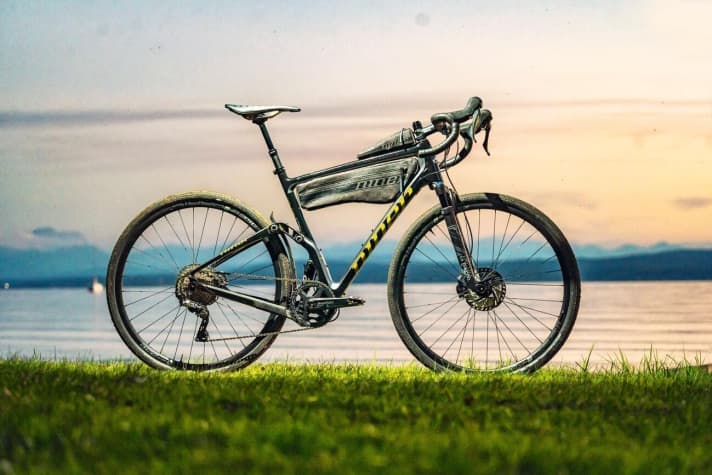 With the MCR 9 RDO, Niner launched the first gravel bike on the market, which still enjoys exotic status. We tested whether it can keep up with an MTB hardtail on gravel tours.