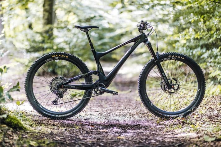 In the endurance test: The <a href="mountainbikes/all_mountain/einzeltest-2020-bold-unplugged-volume-2/a43160.html" rel="noopener noreferrer">Bold Unplugged Volume 2</a> with its hidden shock is one of the most innovative bikes of recent years.