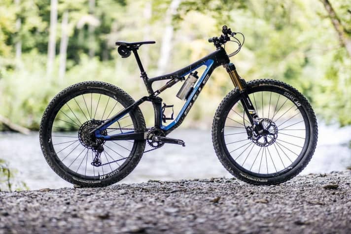 The <a href="mountainbikes/all_mountain/test-2020-all-mountain-bikes-bis-3000-euro/a43317.html" rel="noopener noreferrer">Bulls Wild Ronin Team was awarded the test rating "very good" in BIKE 2/20</a> and 5/20. Now the 4500 euro all-mountain bike had to prove itself in a long-term test.