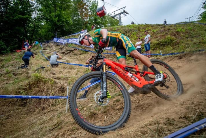   The first E-MTB World Champion in the history of 2019 is also back at the start: Alan Hatherly from South Africa.