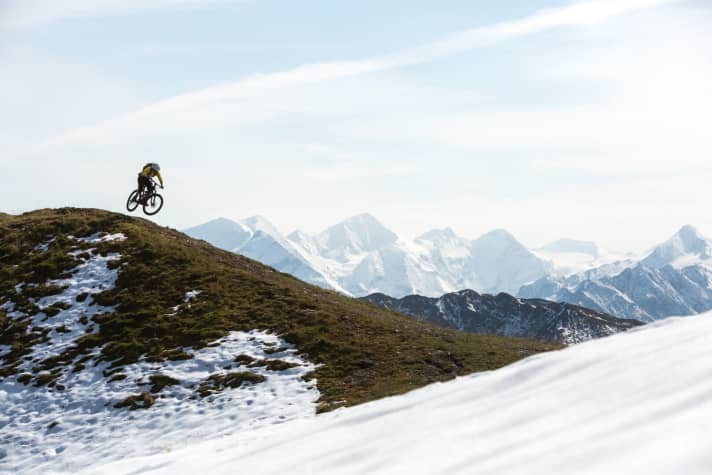   How does the new Stumpjumper for 2021 ride? We've already been able to get a first impression. Find out more in <a href="https://www.delius-klasing.de/bike-lesen-wie-ich-will" target="_blank" rel="noopener noreferrer"> BIKE 12/2020 </a> - in stores from 1 November and as a digital edition in the BIKE app for <a href="https://itunes.apple.com/en/app/bike-das-mountainbike-magazin/id447024106?mt=8" target="_blank" rel="noopener noreferrer nofollow">iOS</a> or <a href="https://play.google.com/store/apps/details?id=com.pressmatrix.bikeapp" target="_blank" rel="noopener noreferrer nofollow">Android</a> .