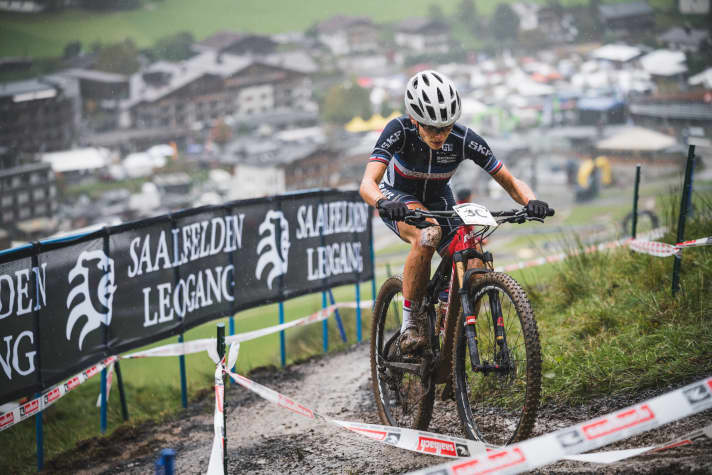   Loana Lecomte, the freshly crowned World Cup winner from Nove Mesto, put the French relay team in the lead.