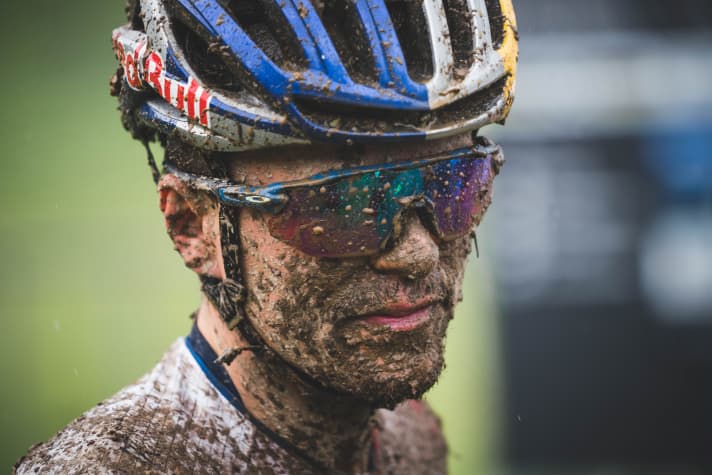   He won the junior Giro on the road, competed at the Road World Championships, won twice at the U23 World Cup in Nove Mesto and has now been crowned E-MTB World Champion: 21-year-old Briton Tom Pidcok.
