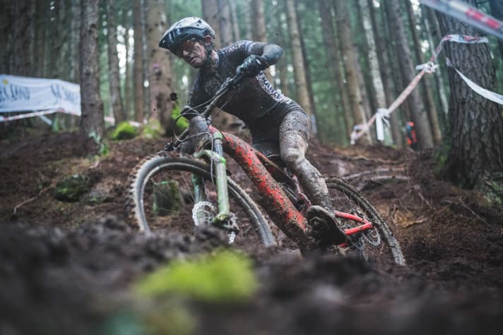   Die französische Siegerin fährt für BH und fuhr ein Bike (AtomX Carbon) mit Brose-Motor.