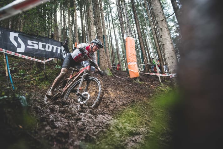   Katrhin Stirnemann, who was competing in an e-MTB competition for the first time, rode to silver on a Thömus bike with a Shimano EP8 drive.