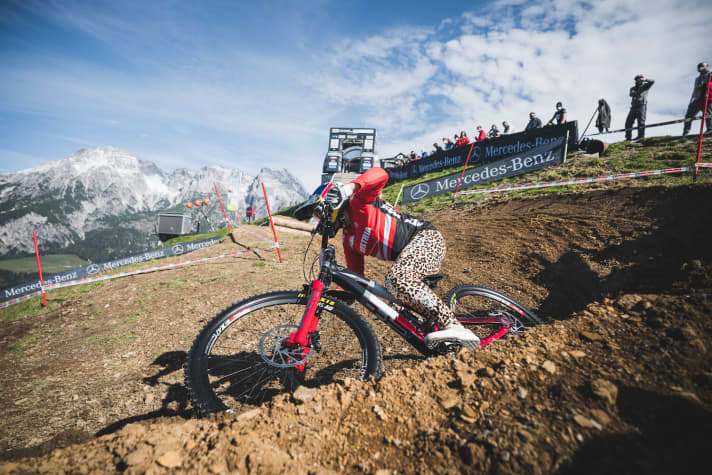   Vali Höll gets her own track: "Vali's Hell" is the section of the track where the <a href="https://www.bike-magazin.de/mtb_news/events_rennen/dh-wm-leogang-2020-damen" target="_blank" rel="noopener noreferrer nofollow">Austrian injured herself last year at the World Cup</a>. After the World Cup weekend, the section will become part of the bike park network and anyone can have a go.