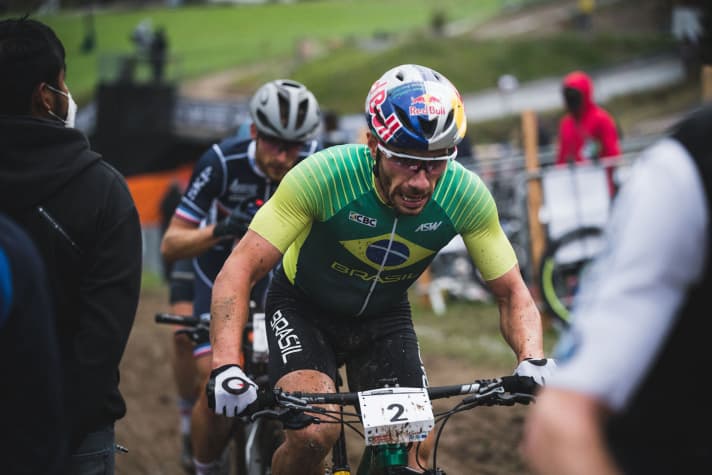   Ein Platten kostete den frischgebackenen Worldcup-Sieger Henrique Avancini die Chance, um eine Medaille zu kämpfen. Am Ende landete der Brasilianer auf Rang zehn. 