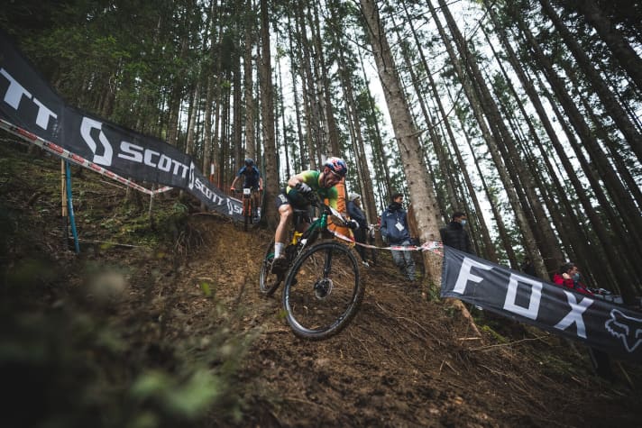   Brazil's MTB star Henrique Avancini was not only slowed down by a flat tyre, but also struggled with the single-digit temperatures during the race.