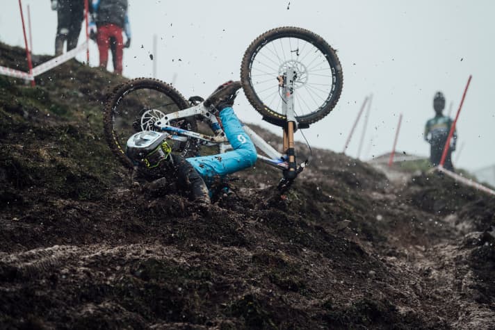   Marine Cabirou in trouble. The picture was taken during training, but she was not spared in the race itself.