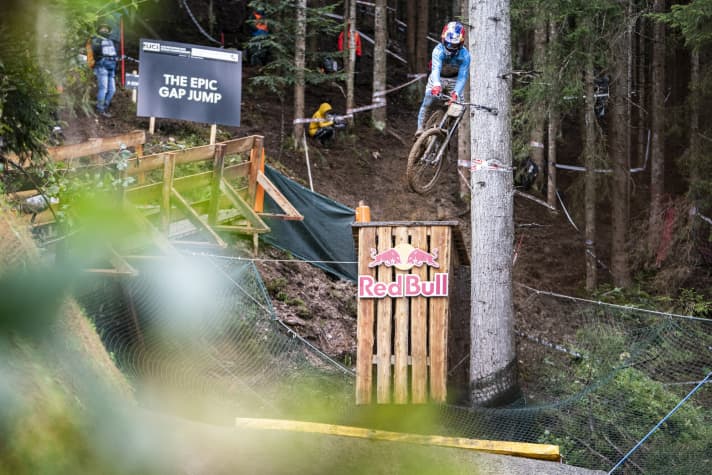   Finn Iles was unable to take part in the battle for the title due to a crash. So at least there was time for some style.