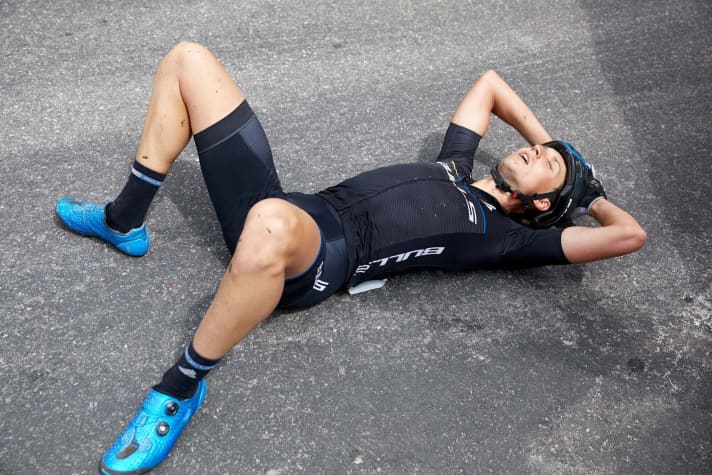   Visibly exhausted: Simon Stiebjahn after the sprint finish.