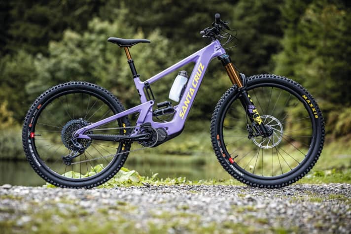   Sit on it and feel good - that summarises the character of the Bullit CC X01 Reserve in almost all situations. The steep seat angle gives you an upright and central position.