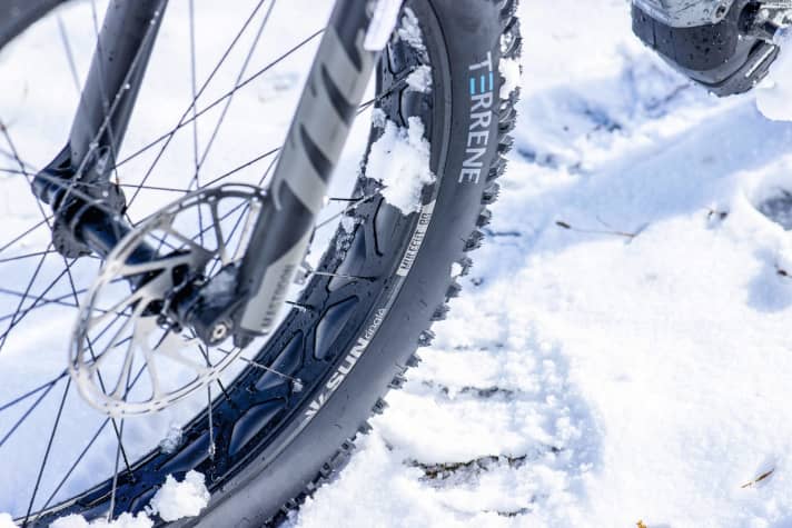 Really fat - the 4.6 inch wide tyres.