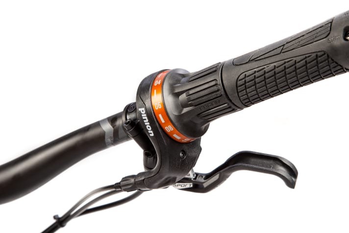   Pinion gears are shifted using a twist grip.