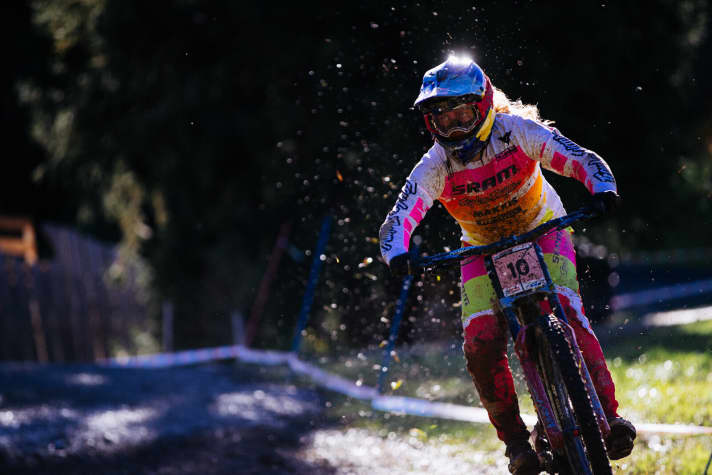   Mit der Quali-Bestzeit auf der neuen WM-Strecke in Leogang zeigte Vali Höll, dass sie mit den schnellsten Elite-Damen mithalten kann.