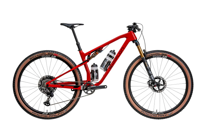   Zwei Trinkflaschen passen ins Rahmendreieck am Cirex, nur bei Rahmengröße S nicht. Hier das neue Simplon-Bike als sportliches Trailbike mit 120 Millimeter Federweg.