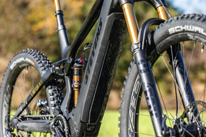   On the pre-production model of the E-Inception, we criticised the wobbly fit of the battery cover. We had no problems with this test bike.