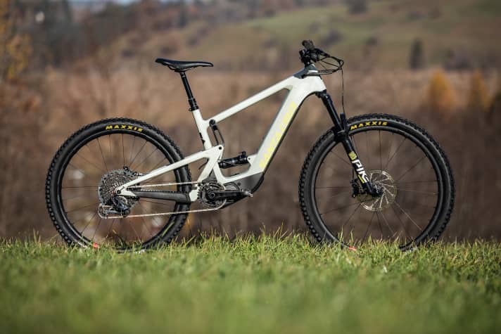   Santa Cruz Heckler MX CC X01 Reserve – 11199 Euro, Shimano EP8, 500 Wh, 140 mm, 29/27,5"