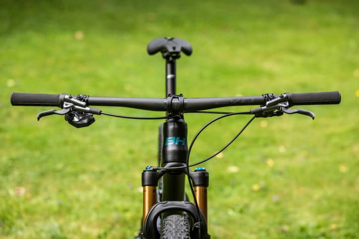   The wide steering centre of the new BH Lynx.