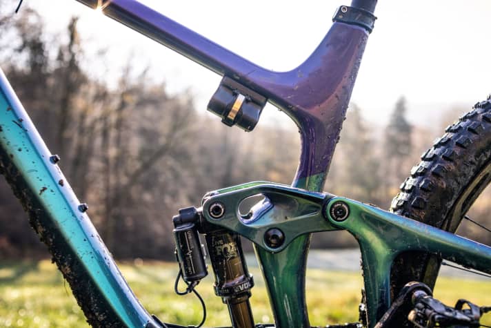   The electronic suspension is the centrepiece of the Giant. With automatically locking suspension elements, it lets you pedal over the trails more efficiently than ever.